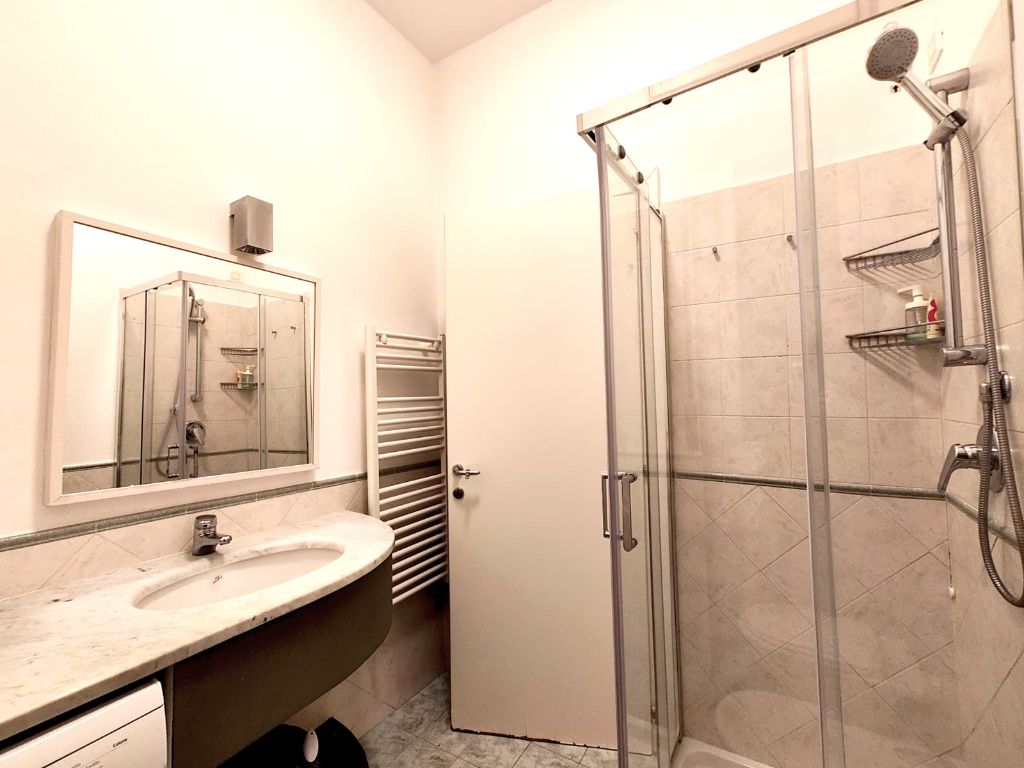 Bagno principale con doccia